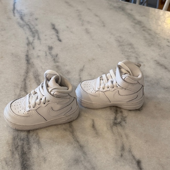 Nike Kids White High-Top Sneakers - Picture 3 of 4